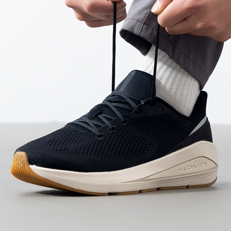 安德玛男鞋轻便缓震透气跑步鞋