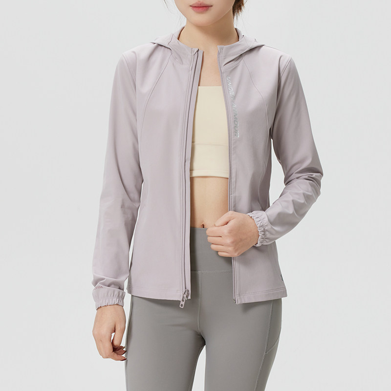 UA安德玛梭织夹克女装春季运动服户外跑步防风衣连帽外套1377043