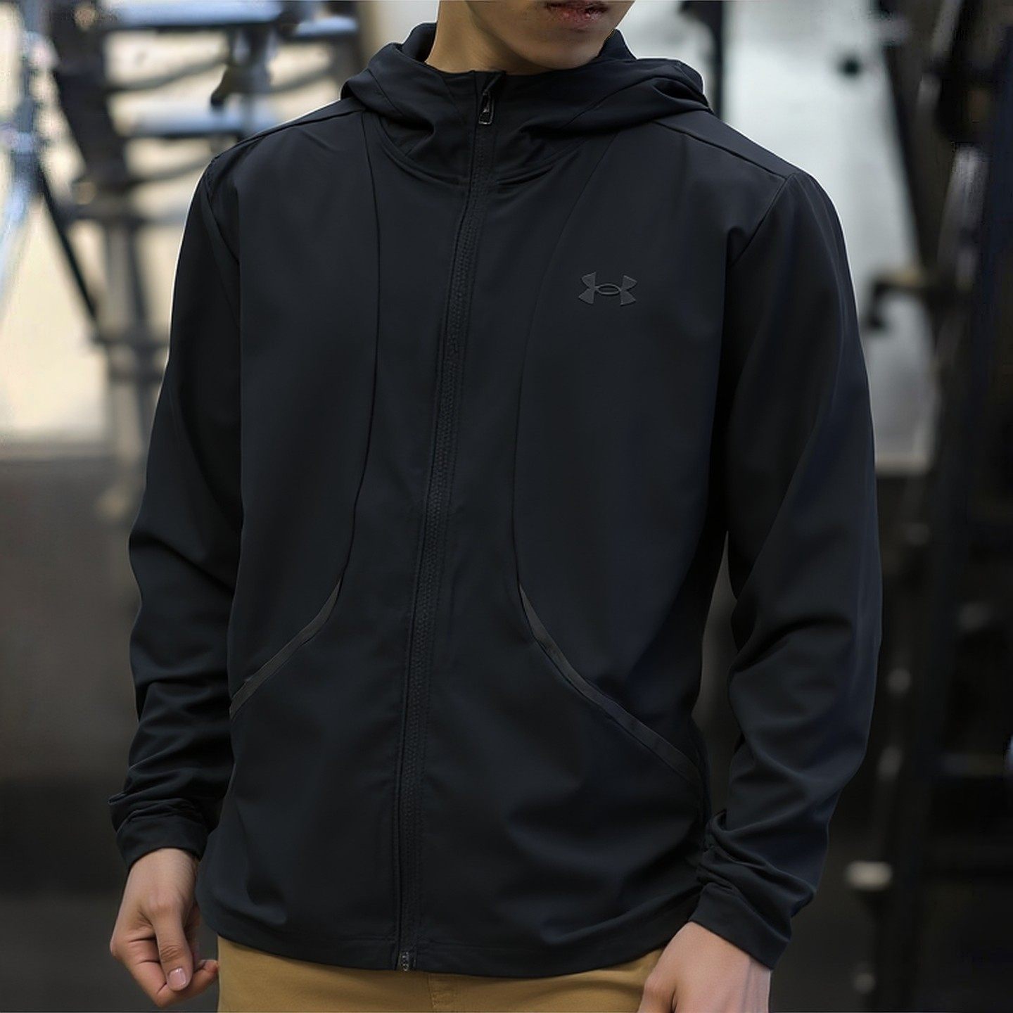 安德玛UA梭织户外防风衣2026春季新款男士运动服连帽夹克黑色外套