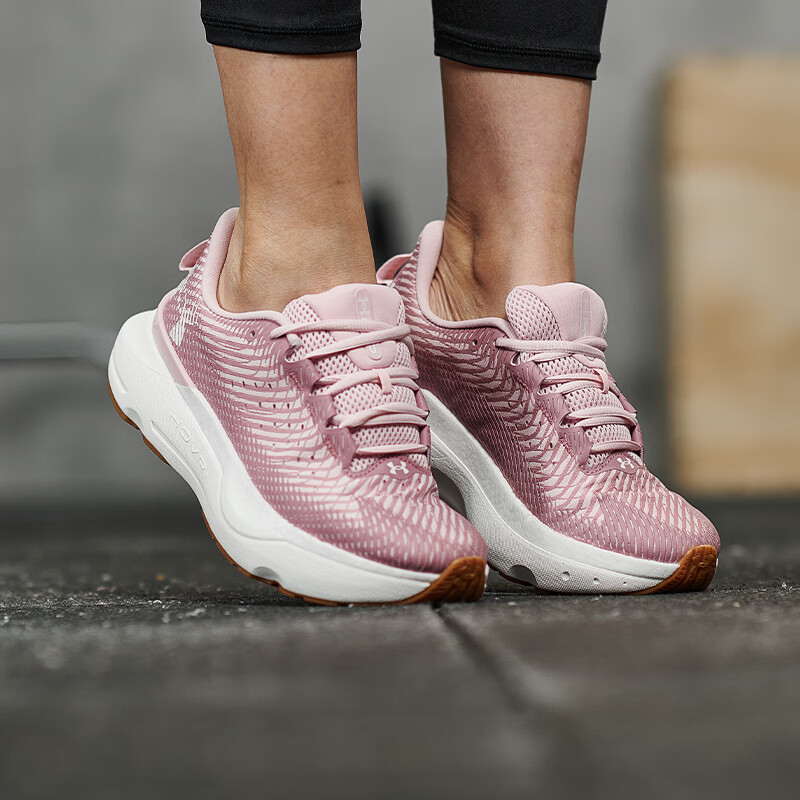 安德玛轻便缓震女子跑步鞋