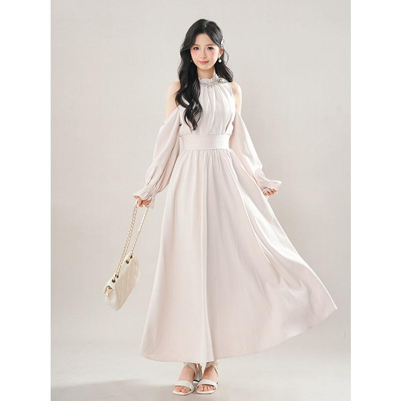 法式温柔甜美连衣裙女春季2025新款高级感纯欲露肩掐腰显瘦长裙子