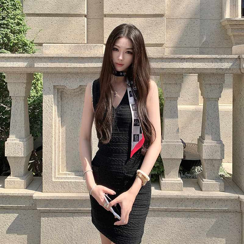 Boamarket 闪闪面料黑色针织小黑裙子女2025夏季新款背心连衣裙