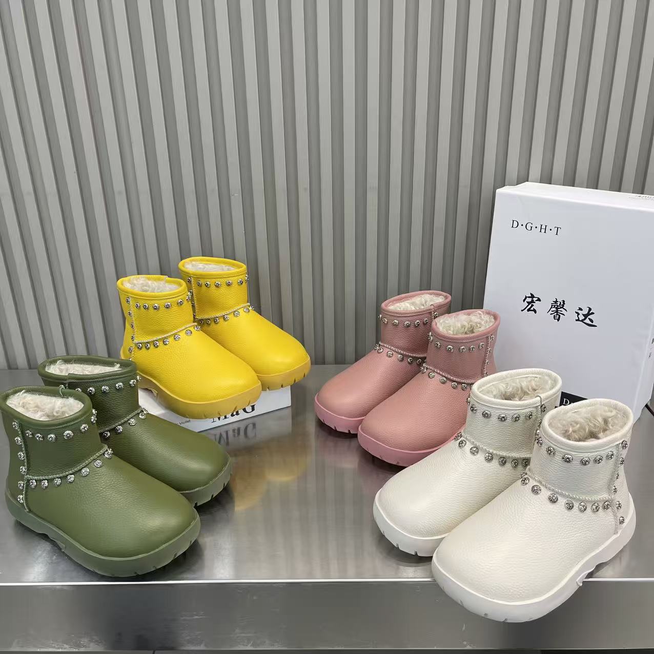 网红爆款荔枝纹皮面铆钉松糕底雪地靴2025冬糖果色洋气软底短靴潮