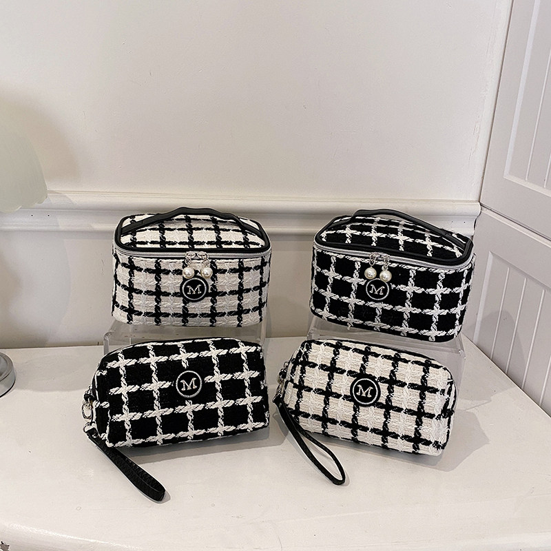 化妆包2023新款时尚小香风手提大容量外出旅行洗漱收纳包精致潮