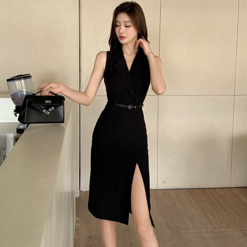 法式赫本风西装背心连衣裙女夏气质修身显瘦收腰挂脖V领小黑裙子