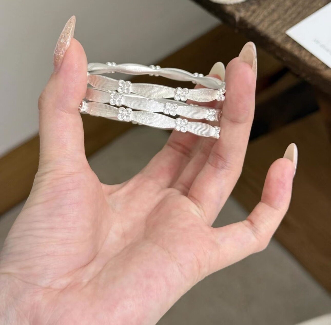 新中式国风银色拉丝桂花手镯女复古高级轻奢小众花朵设计饰品手环