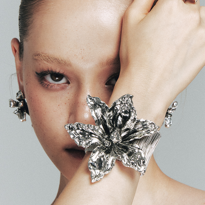 1JINN M2M 复古宫廷风金属立体花朵手镯女小众轻奢高级感开口臂环