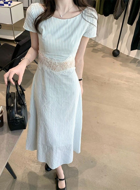 蓝色条纹拼接蕾丝短袖连衣裙女夏季新款大码mm休闲简约显瘦中长裙