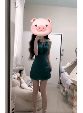 复古纯欲气质修身短裙休闲小众简约高级感绿色挂脖连衣裙夏季爆款