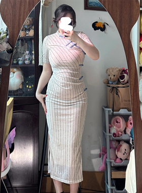 微胖新中式国风条纹改良旗袍连衣裙新款温柔风独特气质收腰包臀裙