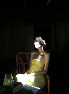 美式通勤黄色设计抹胸连衣裙女装夏季新款修身显瘦纯欲风辣妹裙子