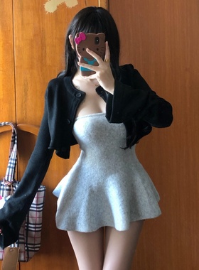 新款时尚轻奢气质千金套装女秋季收腰抹胸上衣黑色长袖开衫两件套