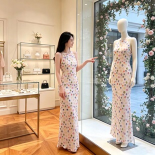 夏季高级感时尚彩色印花波点显瘦吊带连衣裙法式收腰绝美开叉长裙