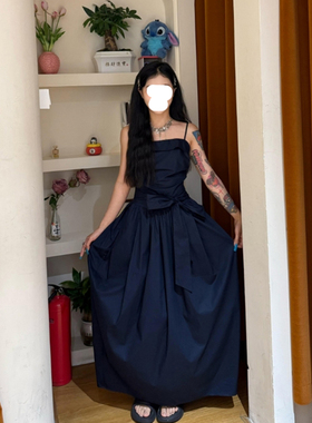 夏季小众设计感简约通勤风蓝色抹胸吊带连衣裙新款少女风系带长裙