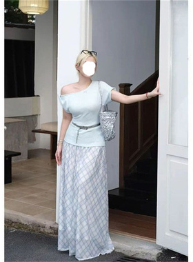 蓝色别致斜肩设计上衣高腰格纹半身裙两件套女夏季新款大码套装潮