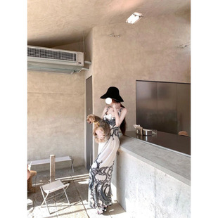 大码mm夏季新款法式性感风深V领收腰印花吊带连衣裙女显瘦中长裙