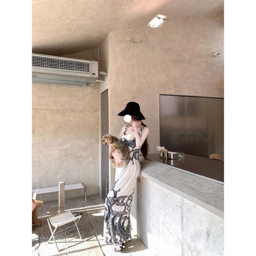 大码mm夏季新款法式性感风深V领收腰印花吊带连衣裙女显瘦中长裙