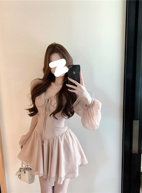 时尚高级感轻奢名媛裙子新款鱼骨收腰显瘦短裙微胖温柔V领连衣裙