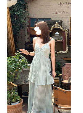 法式复古时尚名媛温柔风新款褶皱假两件吊带连衣裙微胖绿色长裙潮