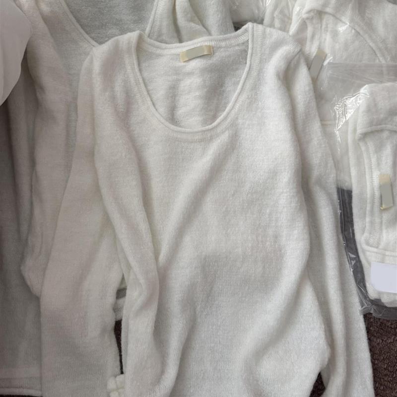 韩系奶fufu白色长袖u领针织衫女早秋轻薄纯欲风修身软糯打底上衣