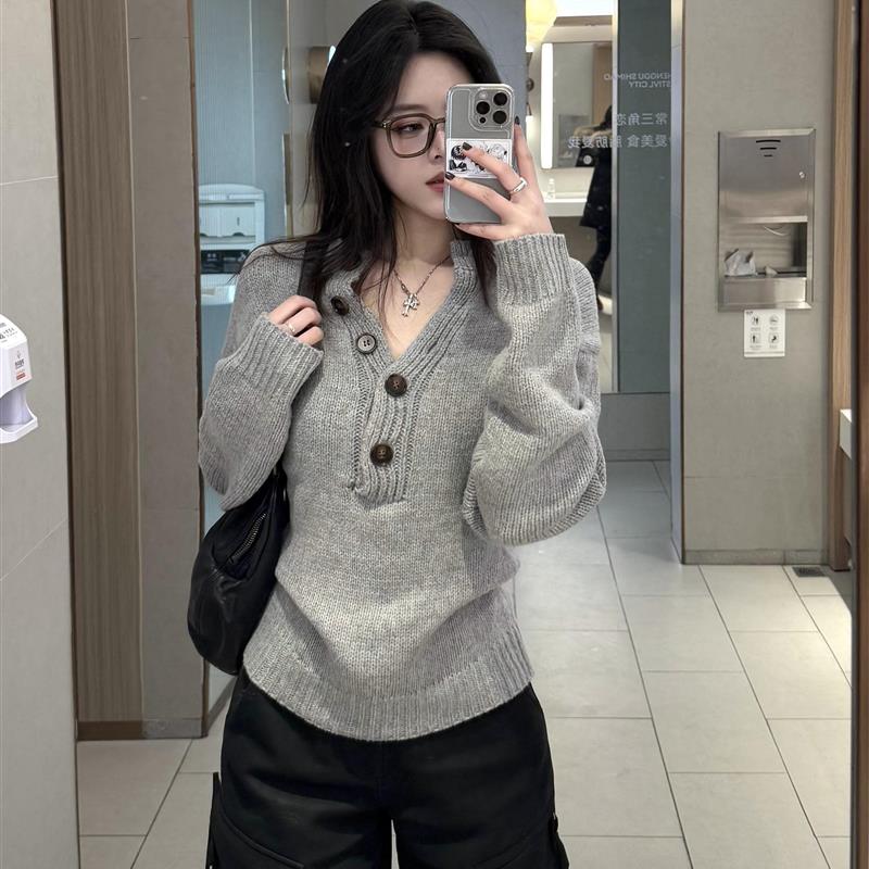 韩系早秋穿搭灰色v领毛衣针织衫女2025新款chic别致上衣女春秋季