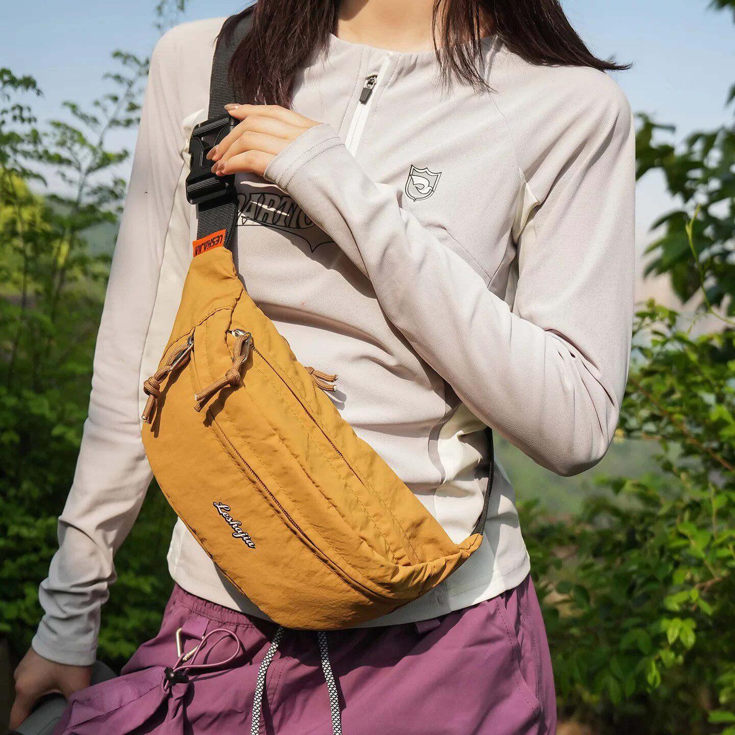 户外运动旅游户外包包女2026新款男女款出行背包休闲斜挎胸包腰包