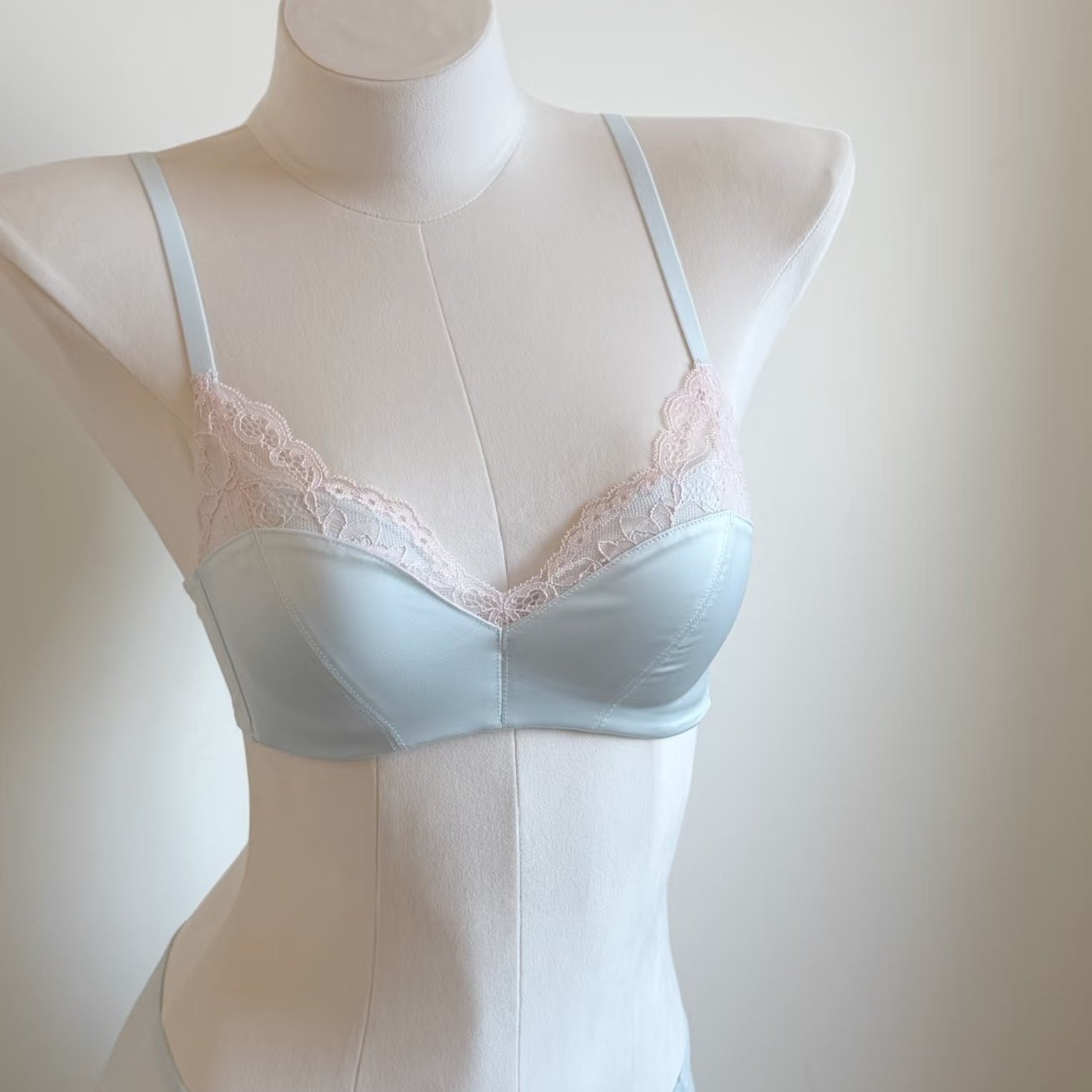 法式缎面蕾丝内衣女小胸聚拢性感纯欲风无钢圈防下垂收副乳文胸罩