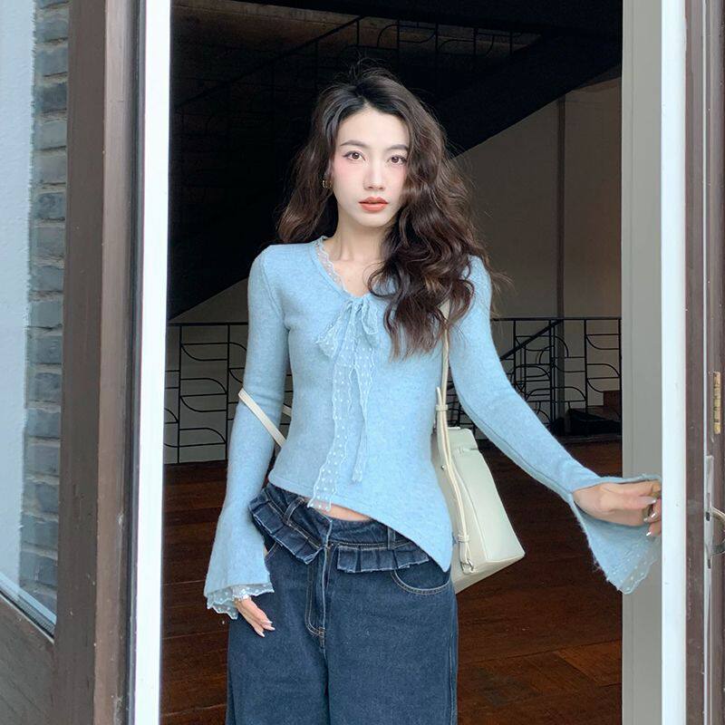 不规则蓝色V领蕾丝系带长袖T恤女早春季修身温柔风内搭喇叭袖上衣