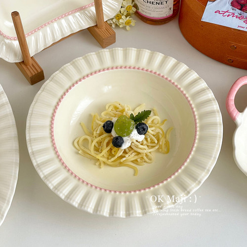 特别好看的奶油风花边盘子