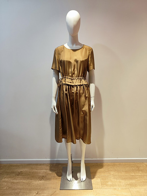 通勤H版型纯色腰间抽绳设计