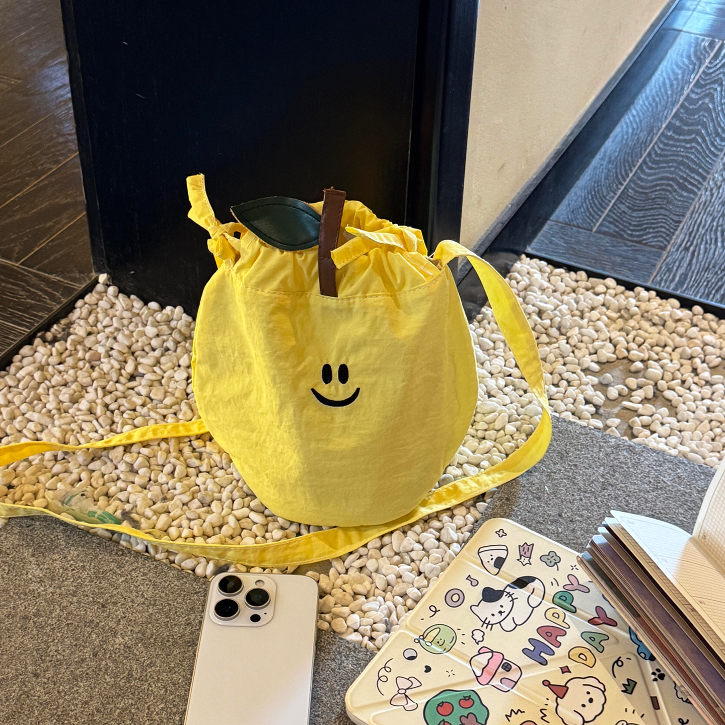 雪梨束口斜挎小包轻便可爱水桶形2026超火夏天出游通勤新款手机包