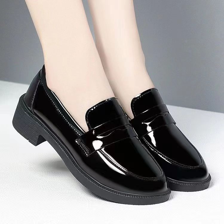 品牌真皮女鞋英伦风小皮鞋2025春秋季新款平底黑色漆皮乐福鞋女