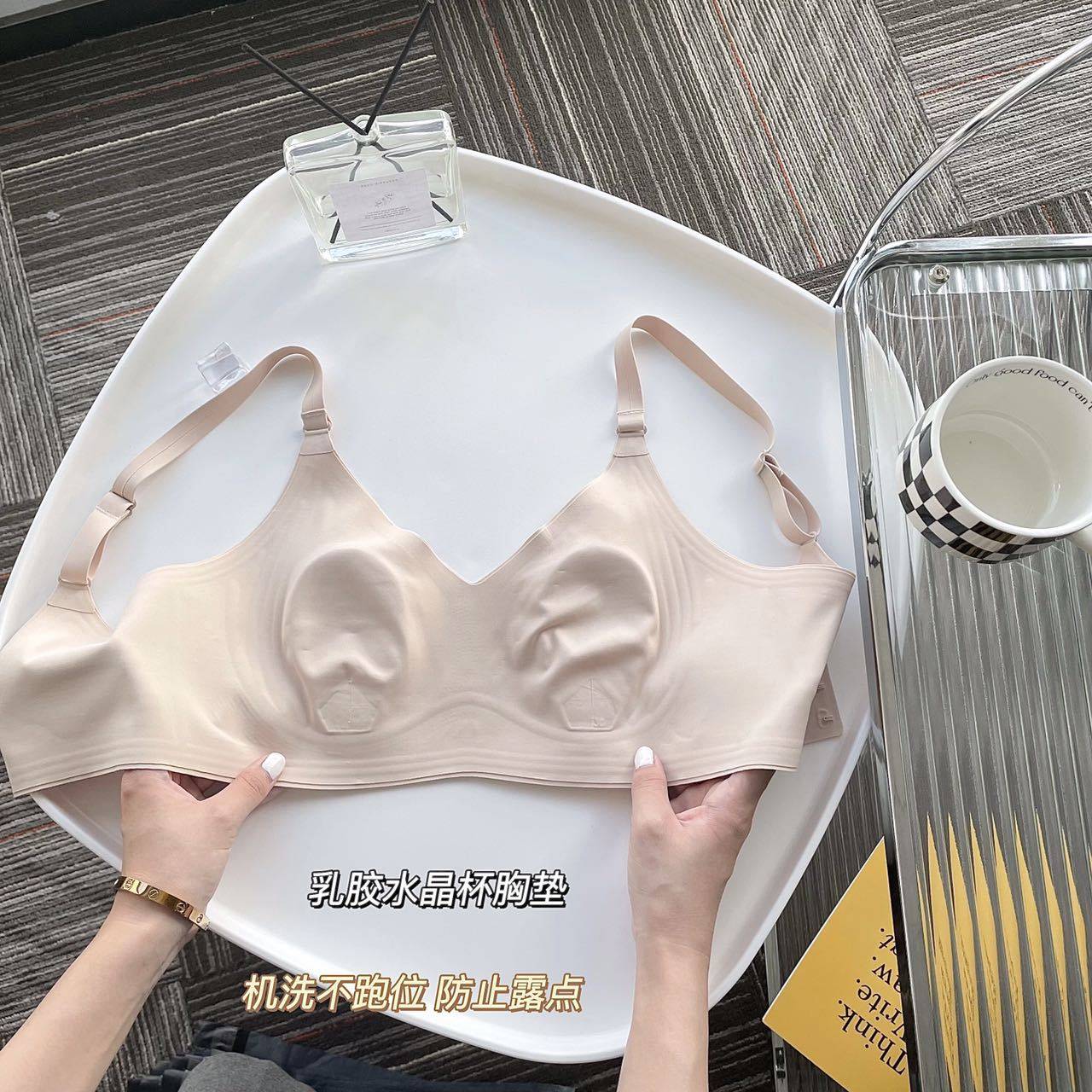 夏季薄款大胸显小无痕内衣女果冻条无钢圈聚拢上托文胸收副乳胸罩，文胸，搜酷衣阁