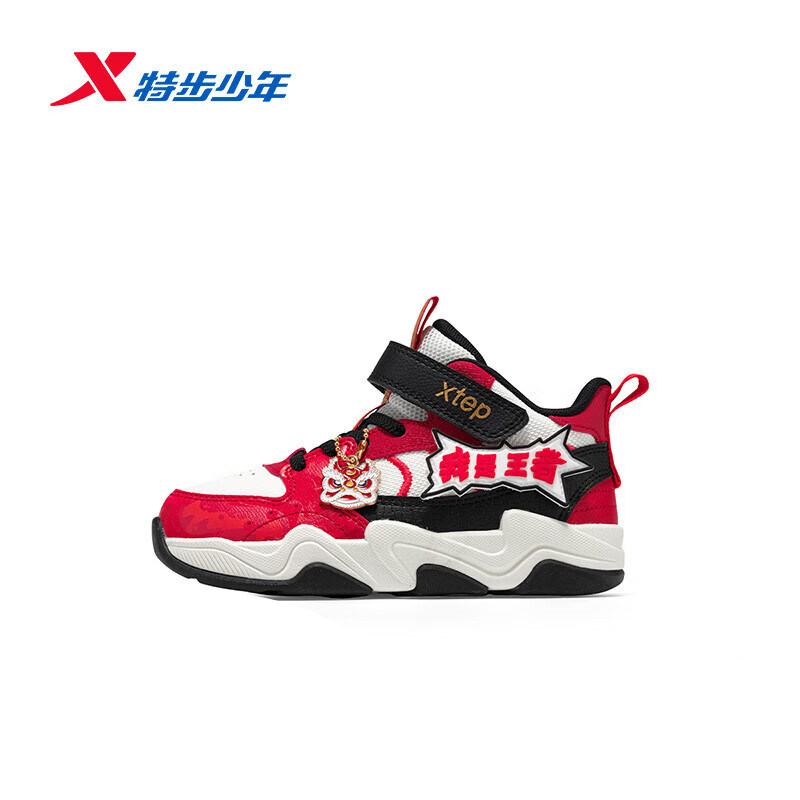 特步新春红包板鞋男小童鞋2026春季新年款运动休闲鞋674115313002
