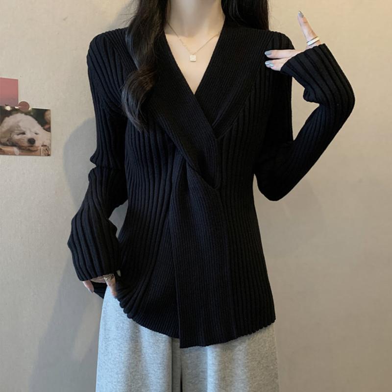 大码女装遮肚子V领纽扣长袖针织衫女秋冬胖妹妹修身显瘦内搭上衣