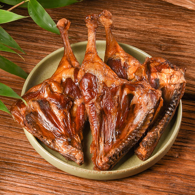 烟熏腊鸭腿农家柴火熏制腊味香浓