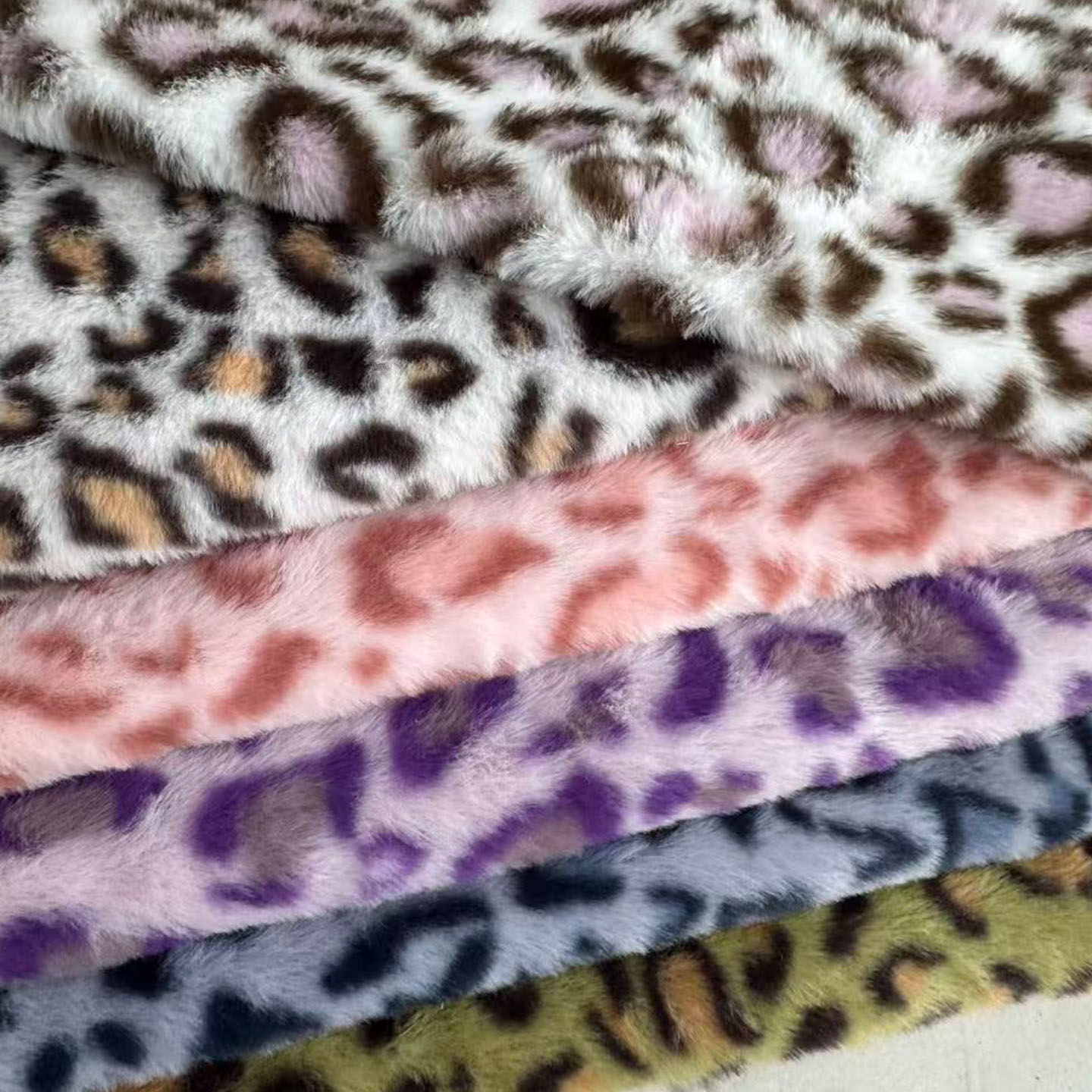 新款豹纹獭兔毛绒布料crybaby拉布手工diy兔毛玩偶玩具围巾面料