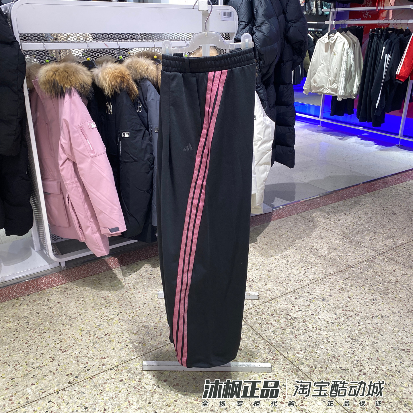 阿迪达斯长裤女子舞动系列侧边条纹针织透气运动休闲直筒裤KS2897