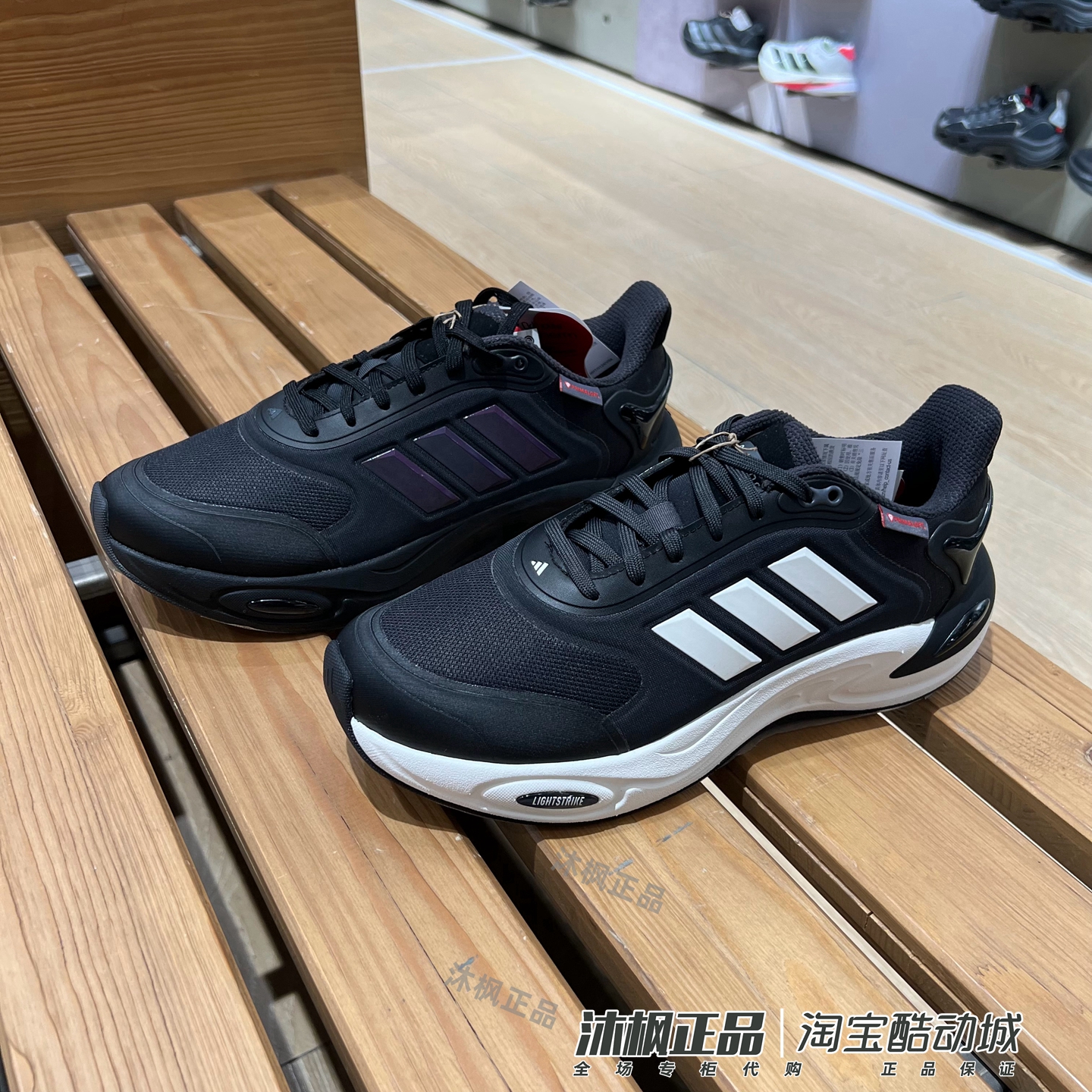 阿迪达斯男女低帮透气运动跑步鞋