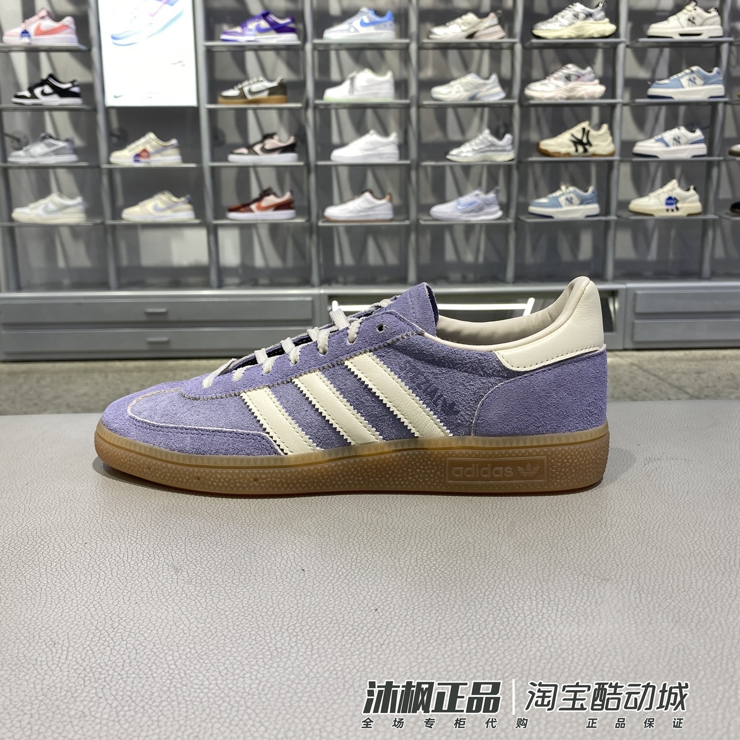 阿迪达斯女低帮轻便透气休闲板鞋