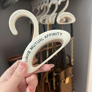 创意包包挂钩收纳神器衣柜无痕挂包架收纳可叠加滑轨抽拉衣帽架