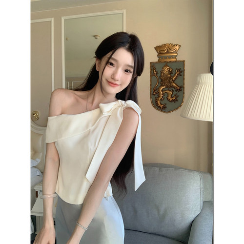 YIYIWANG白色露肩上衣