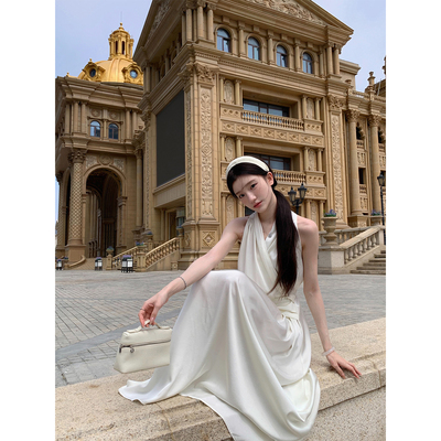 YYW汪澜的妹妹挂脖白色连衣裙