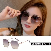 Коробки из розового золота на сером чае (антигультравиолет) Отправить изысканная упаковка