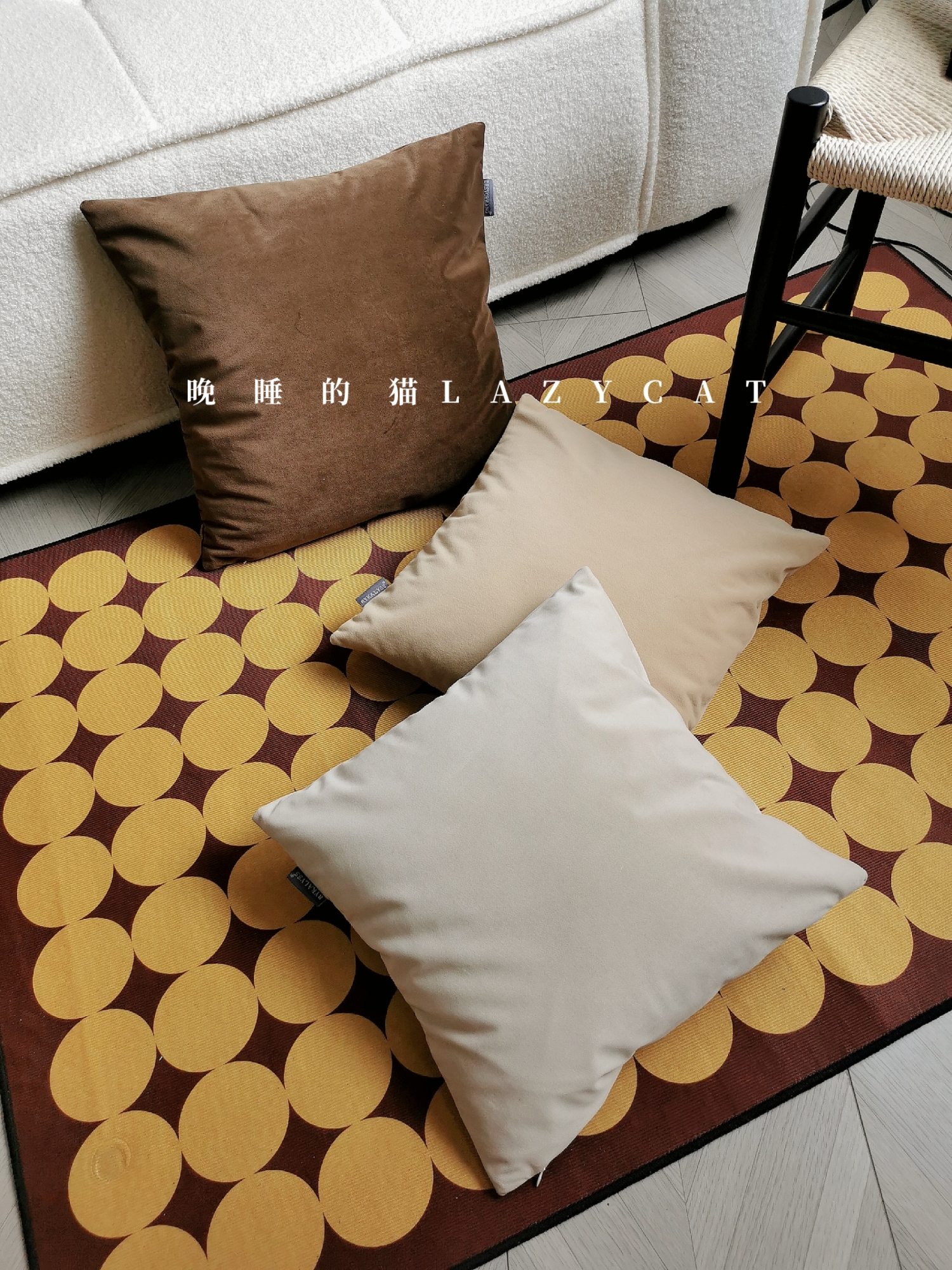 晚睡的猫中古风咖啡色黑色适合黑色装修抱枕沙发靠枕法式美式丝绒