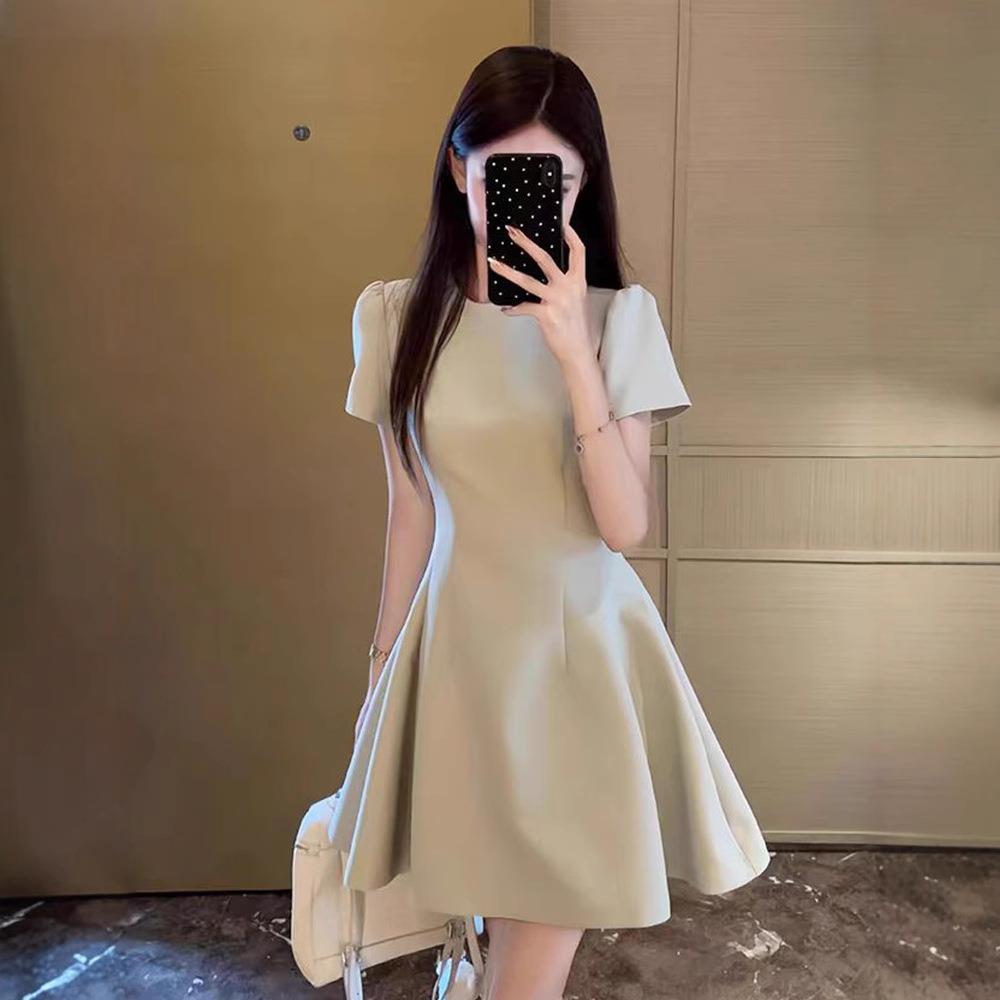 绿色短袖连衣裙子女夏季法式气质小个子高级感礼服裙收腰显瘦短裙