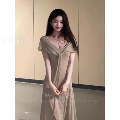 沙画漫步*吊带洋装披肩套装女夏季温柔松弛燕麦色薄款针织长裙