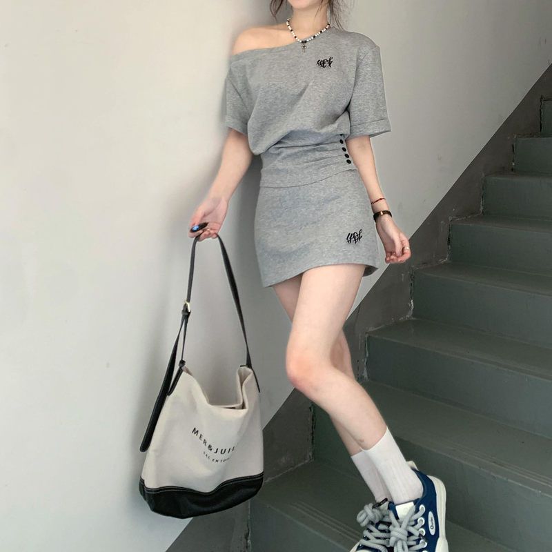 韩系学院风短款斜领露肩灰色短袖T恤女夏季新款高腰显瘦短裙套装