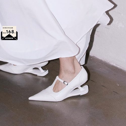 KOUKOUMU 【金靖同款】小牛皮雕花设计复古玛丽珍芭蕾高跟鞋单鞋