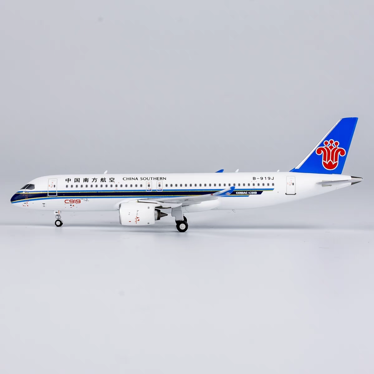 新品 南航文创 24019 中国南方航空 C919 B-919J 1:400飞机模型